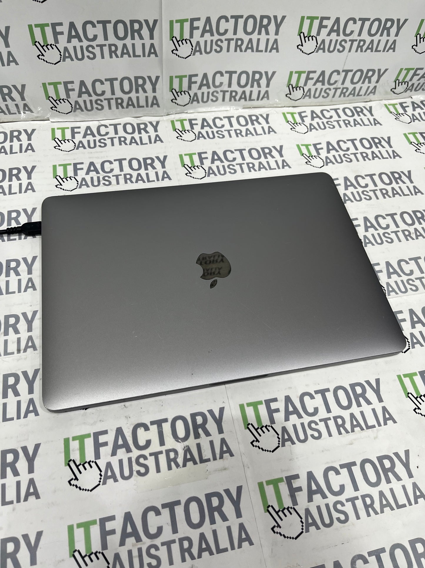 MacBook Pro A1989 13" Laptop, 8GB RAM, i5 8th Gen, 256GB SSD