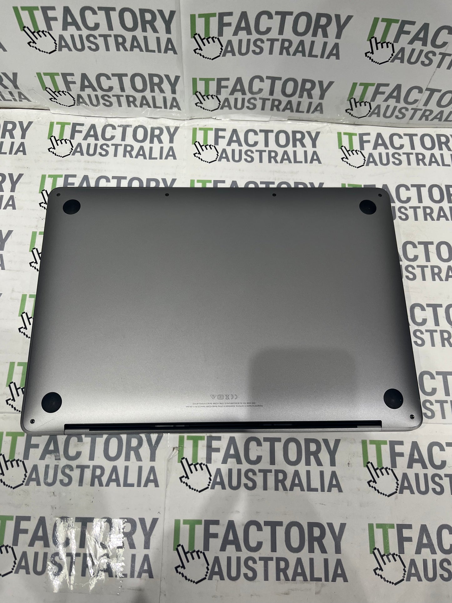 MacBook Pro 13" A2289, Laptop, 8GB RAM, i5 GEN 8, 512GB SSD