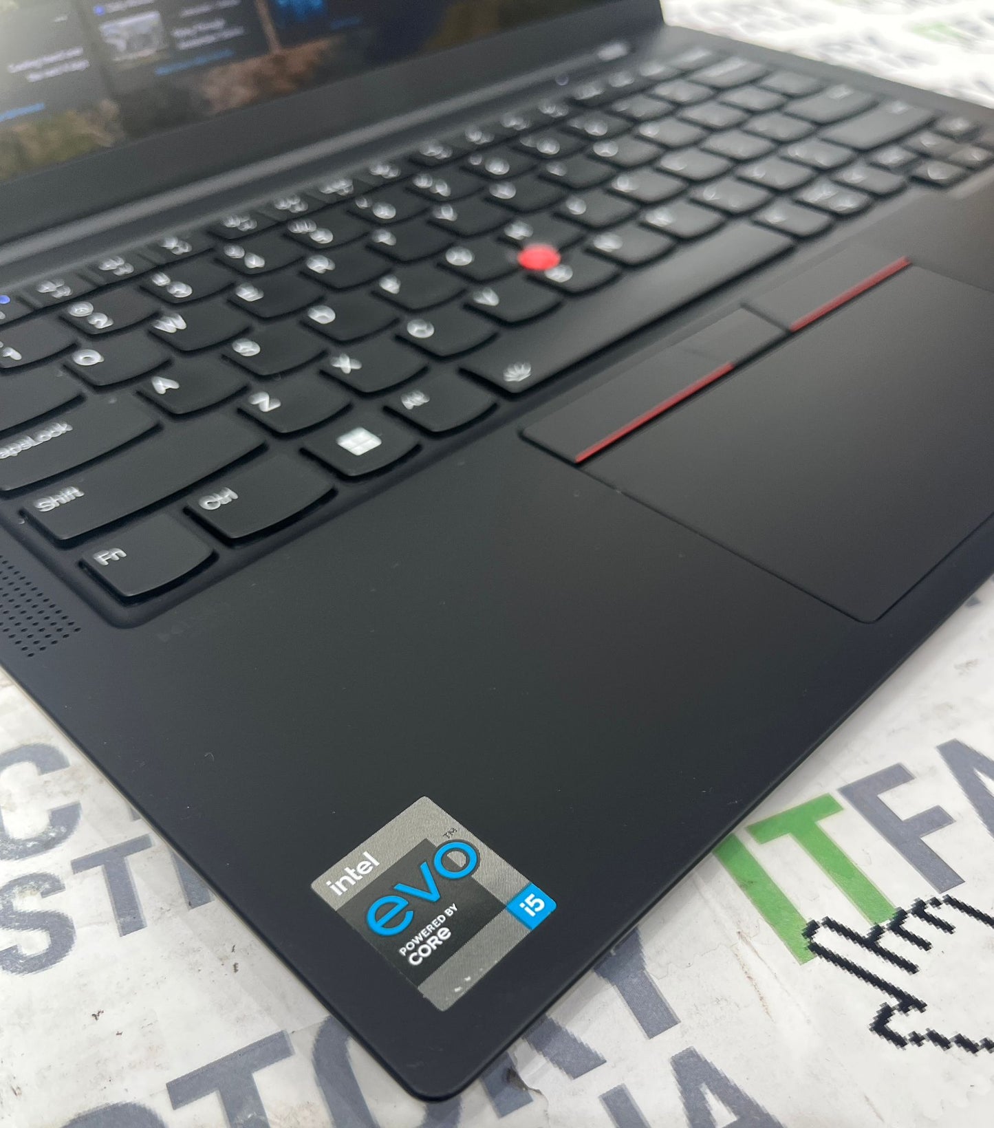 Lenovo ThinkPad X1 Carbon Gen 9 14" UHD Touchscreen Laptop, 16GB RAM, Intel Evo i5 11th Gen, 256GB SSD