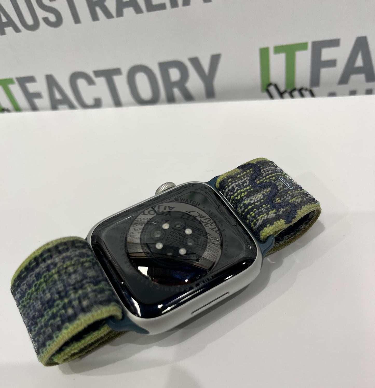 Apple Watch Series 9 A2980 45mm GPS Aluminium Ceramic - Silver