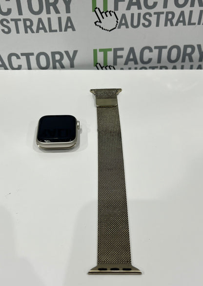 Apple Watch SE 2nd Gen A2722 40mm GPS Aluminium - Silver with Milanese Band