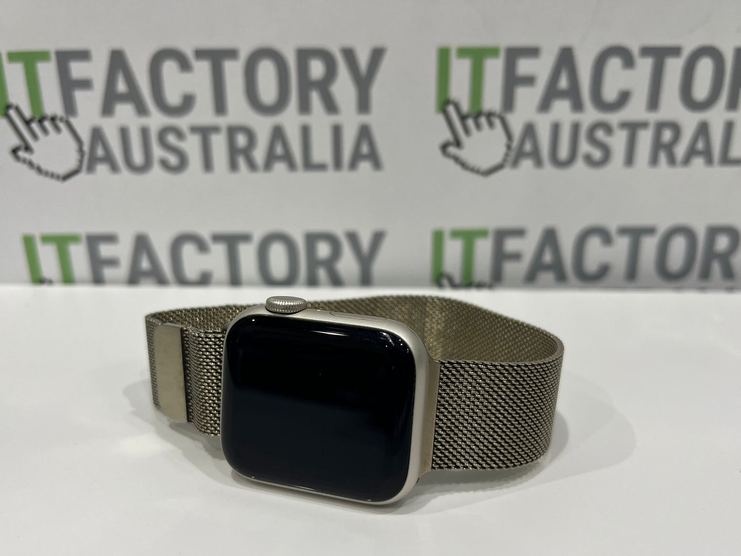 Apple Watch SE 2nd Gen A2722 40mm GPS Aluminium - Silver with Milanese Band