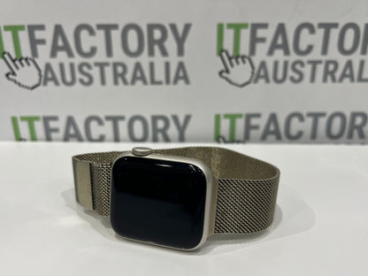 Apple Watch SE 2nd Gen A2722 40mm GPS Aluminium - Silver with Milanese Band