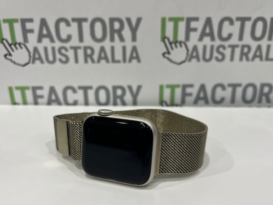 Apple Watch SE 2nd Gen A2722 40mm GPS Aluminium - Silver with Milanese Band