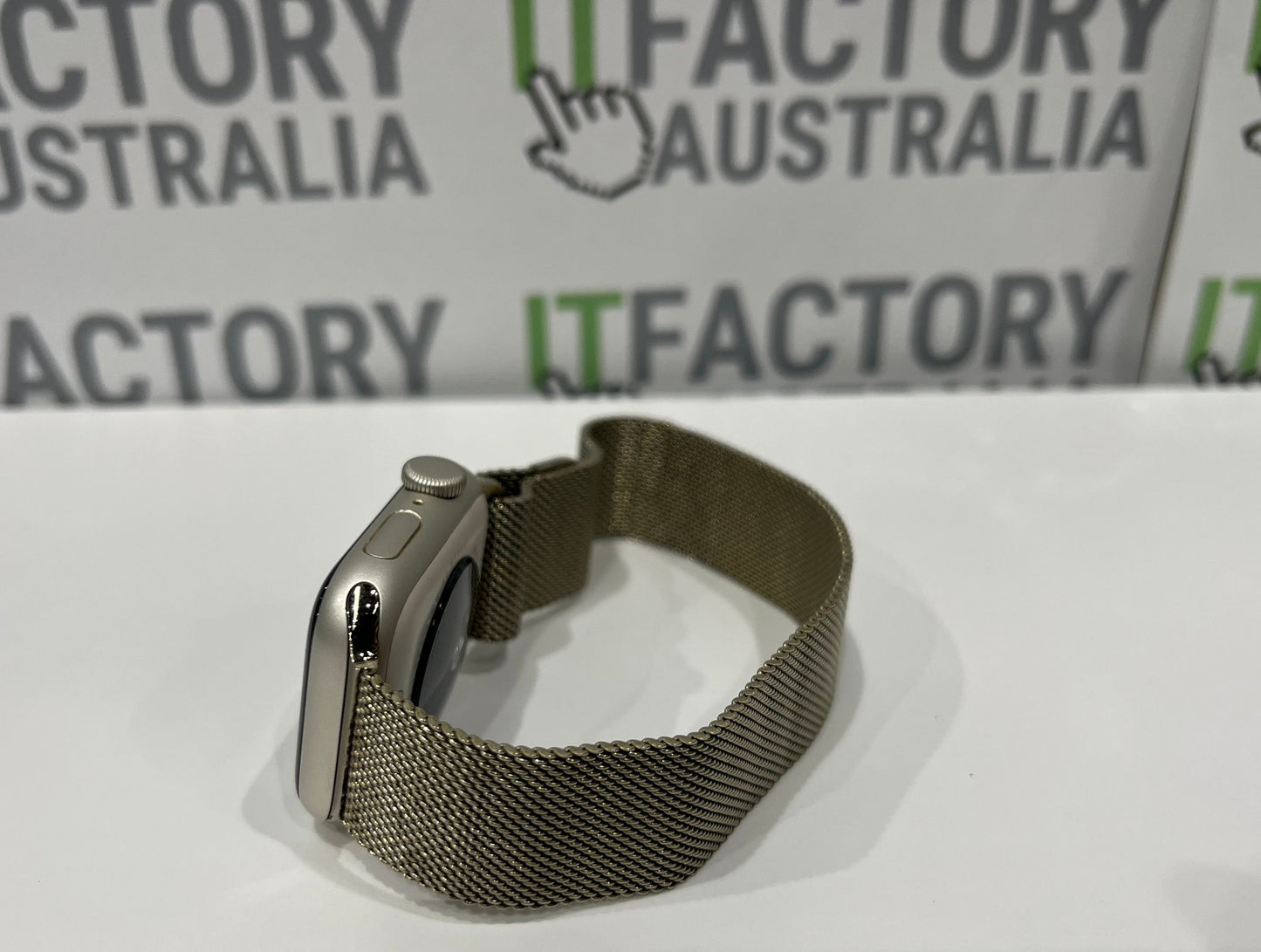 Apple Watch SE 2nd Gen A2722 40mm GPS Aluminium - Silver with Milanese Band