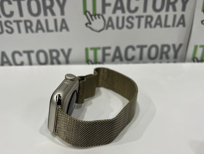 Apple Watch SE 2nd Gen A2722 40mm GPS Aluminium - Silver with Milanese Band