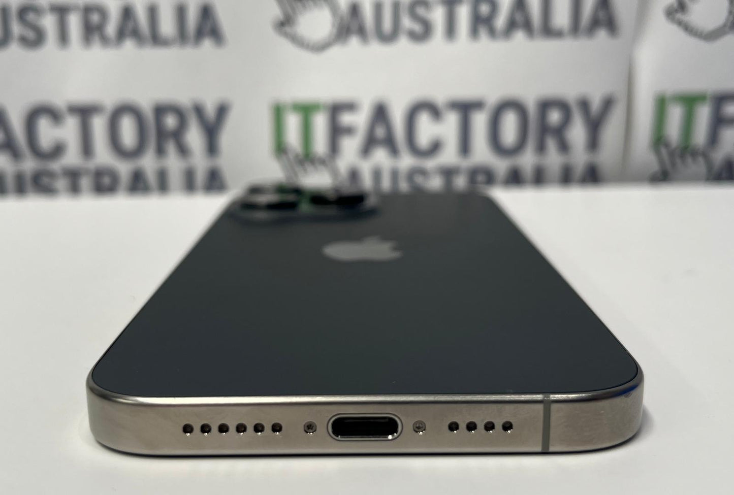 Apple iPhone 15 Pro Max 256GB Natural Titanium A3106 (90% BH)